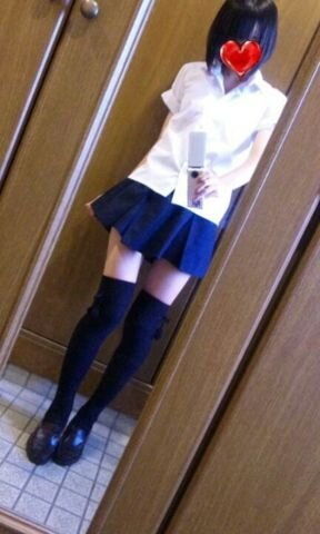 生々しい感じがグっとくるニーハイ女子のエロス画像！ 12