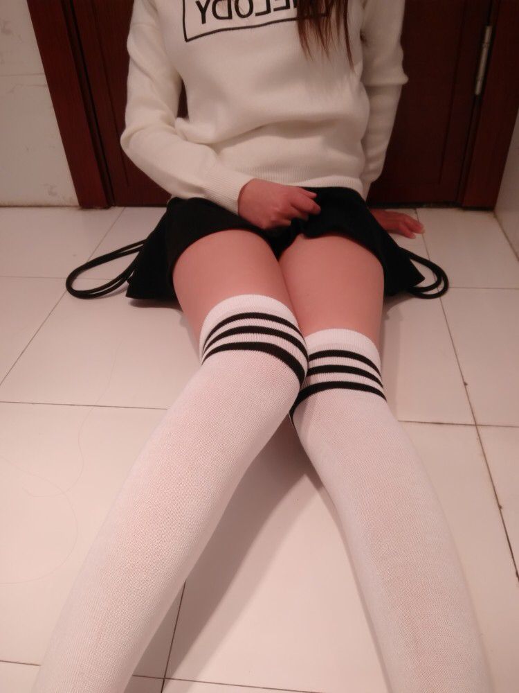 超ミニスカに白ニーハイで自撮りする美脚素人のエロスwww ニーソ大好き エロ画像動画ブログ 超ミニスカに白ニーハイで自撮りする美脚素人のエロスwww ニーソ大好き エロ画像動画ブログ
