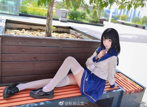 画になりますなぁｗｗｗ制服とニーハイの絶対領域エロス！