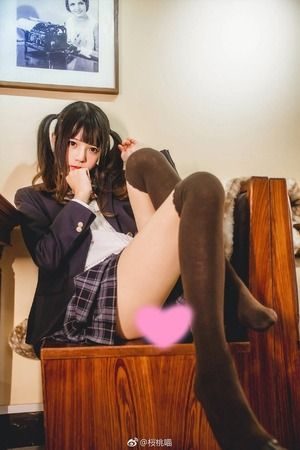 台湾美脚コスプレイヤーの制服コス＆セーラー水着がかわええｗｗｗ