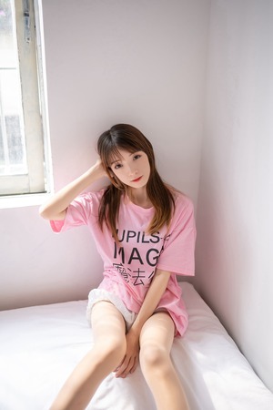 ぶかぶかTシャツ美少女の美脚エロス！日本大好き台湾美少女！ 9