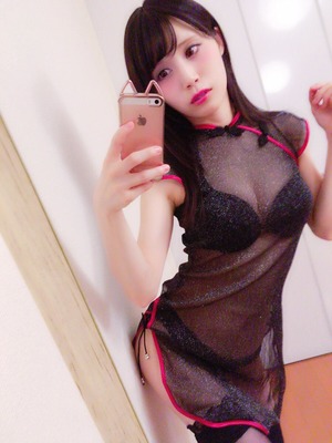 くびれ巨乳な美人さんのコスプレ自撮りが攻撃力高いっすwww 15