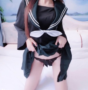 魅惑の誘い受けポーズｗｗｗスカートたくし上げ女子のエロス！ 7