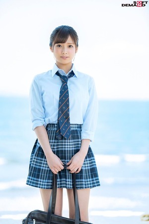 初夏の日差しが似合う！さわやか美少女が初めての３P＆ハメどりで恥じらいイクイクセクロス！ 1