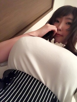 【人気記事】乳袋が凄いwwwこのセフレ顔爆乳ちゃんのオッパイ自撮りが全力すぎwww 18