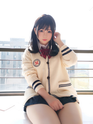  これは良い太もも！スベスベ肉感な美少女制服コスプレイヤー！