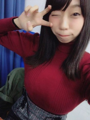 【おっぱいビッチ】巨乳女子のニットでおっぱいの形アピール画像！ 9