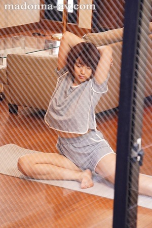 爆乳・松本菜奈実ちゃんの人妻物が部屋着エロスでグッとくる！ 1
