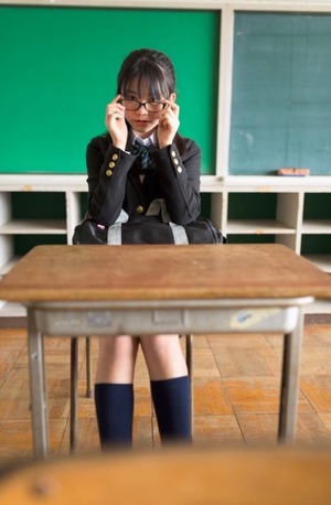 これは良い雰囲気！制服姿にグッとくる美少女画像！ 13