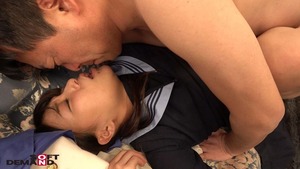 黒髪ロングでおっぱい大きめＪＫがおっさんの唾液もザーメンもすする汁だくセクロス！ 7