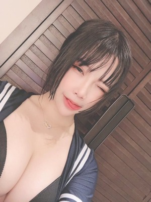 「たいへん良いモノをお持ちでｗ」巨乳なのにデブじゃないスタイル抜群女子のおっぱいアピール自撮り！ 9