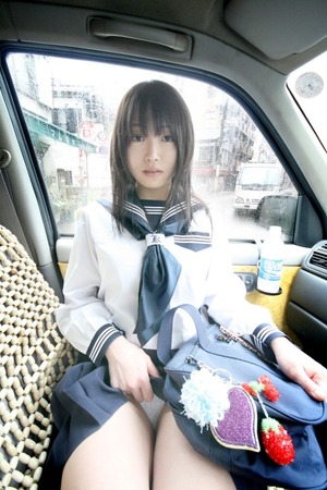 【清楚系ビッチ】黒髪美少女JKを肉便器扱いな生オナホセクロス画像www 5