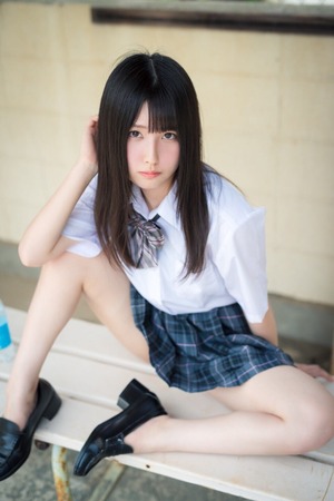 制服ＪＫの肉感おしりとすべすべ太腿のエロス！白パンツ＆縞パンツ！ 16