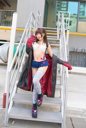画像：極小ビキニにローライズ！アキバ系ビッチなコスプレイヤー画像！ 15枚