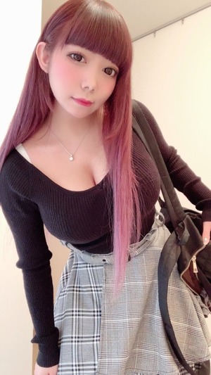 やわらかたわわｗ形とサイズを兼ね備えてる着衣巨乳ちゃん画像！ 2