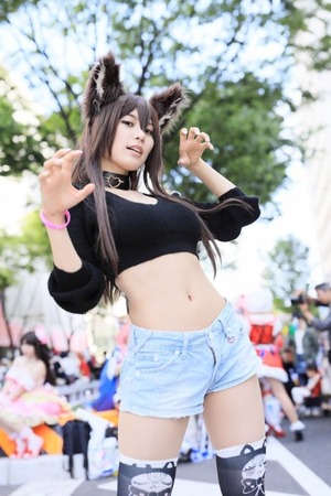 ビッチ感↑↑なデニムホットパンツ女子のエロい下半身画像!