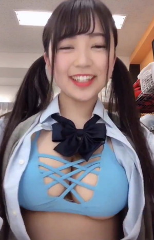 デカパイちゃんのおっぱい自慢！ＳＮＳで承認欲求をみたす今どき女子のエロス！ 4