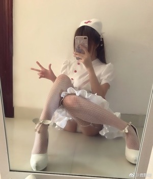 【素人ビッチ】ナースコスプレでエロ自撮りwww白衣はいいねwww 7