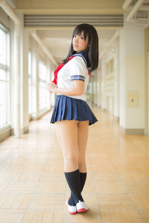 肉付きがいやらしい・・・制服女子のグっときたエロ画像www