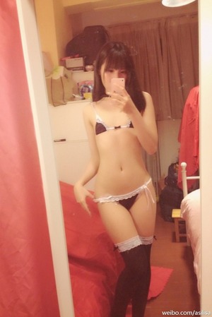 画像：【素人ビッチ】さすが自撮りで全身撮るだけあってメチャしこボディしてますわwww 9枚