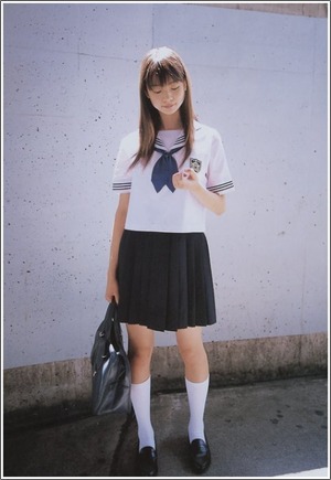 これは良い雰囲気！制服姿にグッとくる美少女画像！ 15