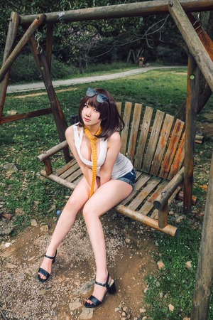 ビッチ感↑↑なデニムホットパンツ女子のエロい下半身画像！ 12
