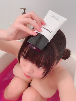 愛され巨乳顏！今1番抜ける巨乳AV女優・桐谷まつりちゃんの自撮り＆オフショ25枚 10