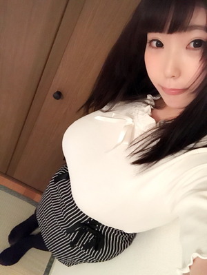 【人気記事】乳袋が凄いwwwこのセフレ顔爆乳ちゃんのオッパイ自撮りが全力すぎwww 14