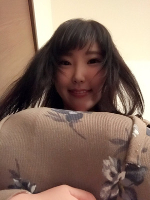  清楚コーデでも胸の膨らみが隠しきれないwww爆乳娘の自撮り画像！ 3