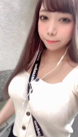 顔をうずめたくなる柔らかおっぱい！着衣巨乳ちゃん画像！ 9