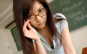 【清楚系ビッチ】メガネが似合う清潔感↑↑女子なエロ画像www 15