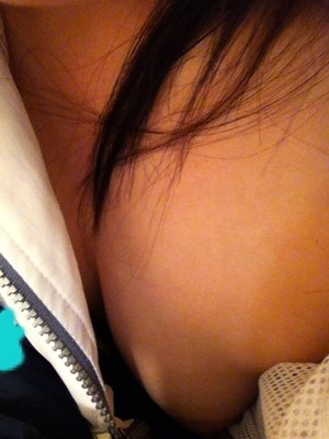 画像：【清楚系ビッチ】フォロワー受けを狙ってトイレで自撮りする黒髪女子画像！ 12枚