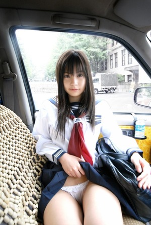 【清楚系ビッチ】黒髪美少女JKを肉便器扱いな生オナホセクロス画像www 7
