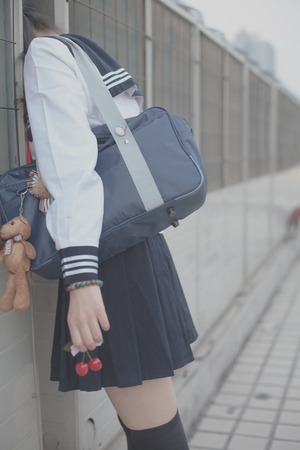 【清楚系】JKの制服エロス！夏の日差しでこそ輝く透明感がある！ 13