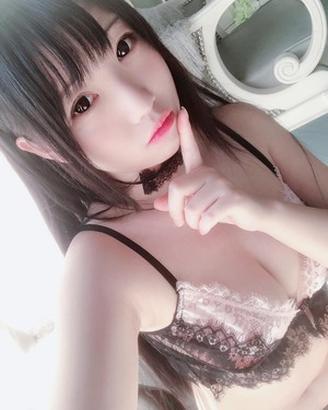 みんな大好き！デカパイちゃんのおっぱい自慢自撮り！！ 9