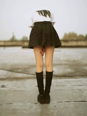 30b36534 s - 綺麗すぎて汚したくなるJKたちのふとももwww【画像15枚】