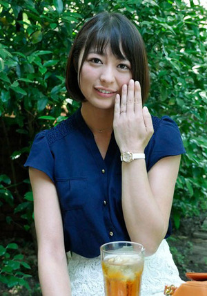婚約者がいるのに上司と不倫セクロスする黒髪清楚な糞ビッチがこちらです。