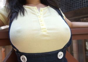パイスラもぶっかけも！デカパイ女子の着衣巨乳画像！ 19
