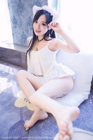 【清楚系ビッチ】肩幅の狭い少女ボディにイチゴパンツで開脚ポーズがエロい！ 2