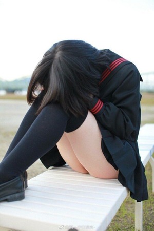 いい感じにエロい！ふとももとパンチラの制服エロス画像！ 11