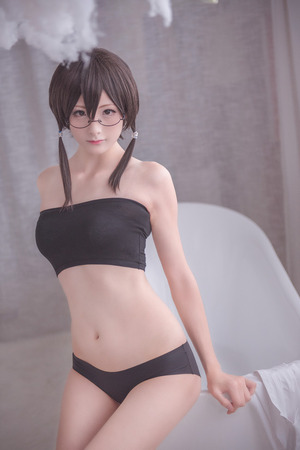  透明感にグっとくるメガネ美少女のしなやかボディのエロス画像！ 7