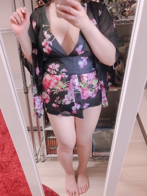 １日の疲れを癒すデカパイ女子のおっぱいアピール自撮り画像ｗｗｗ 9