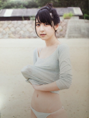 【清楚系ビッチ】おっぱいの柔らかな膨らみw着衣乳画像！ 10