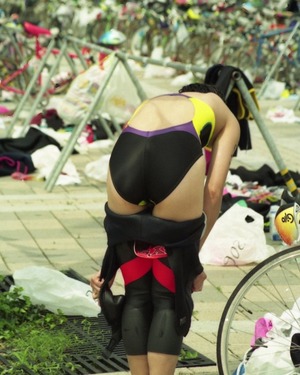 【清楚系ビッチ】スク水、競泳水着で強調されたお尻のエロさがたまらんねwww 27