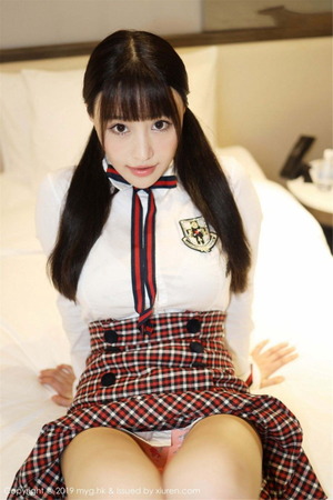 黒髪美少女が清楚な乳袋コーデで誘い受けたくし上げポーズｗｗｗｗ 6