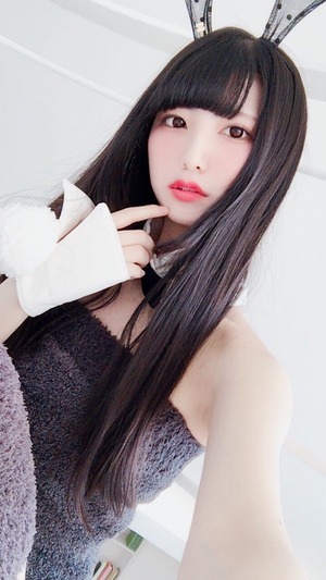 黒髪ロングな美少女のバニーメイドさんがぐうかわwwww 1