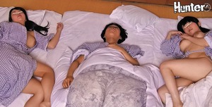 なにこれ幸せｗ二人の巨乳美人と温泉旅館でほろよいまったりセクロスｗｗｗｗ 12