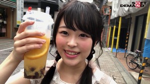 ロリ顏美巨乳な１９歳！ＡＶ出演で初めての中出し＆複数プレイ！ 2