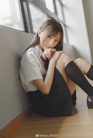 ただそこにいるだけで絵になる制服の美少女。 9