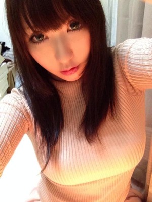 【おっぱいビッチ】巨乳女子のニットでおっぱいの形アピール画像！ 5